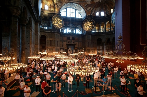 Thousands attend 1st Eid prayers in Hagia Sophia 