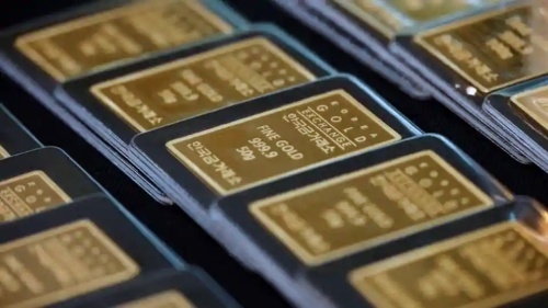 Spot gold prices fall as US awaits outcome of election results